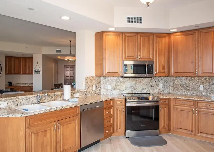 Belle Harbor 310w Luxury With Oversized Balcony