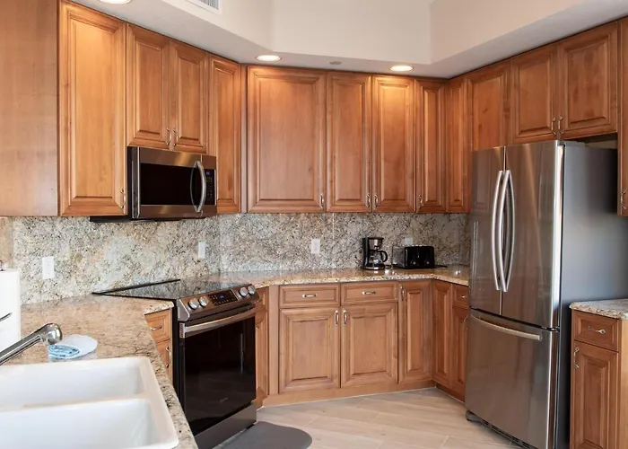 Belle Harbor 310w Luxury With Oversized Balcony *