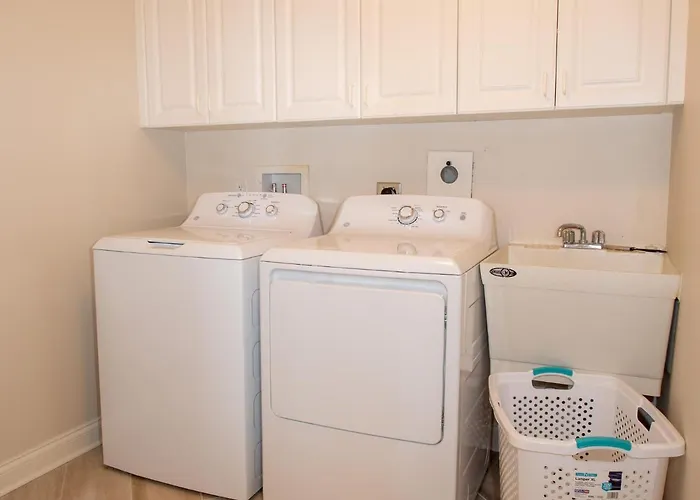 Belle Harbor 310w Luxury With Oversized Balcony Apartment